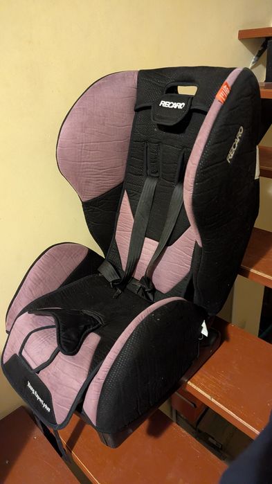 Німецьке автокрісло Recaro Young Expert Plus (9-18 кг)