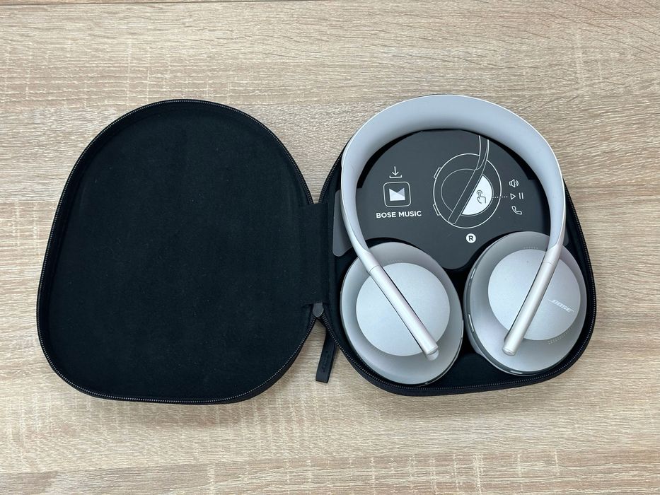 Бездротові навушники Bose Noise Cancelling Headphones 700