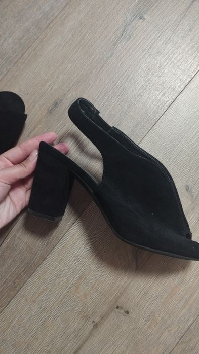 Ботинки, туфлі жіночі