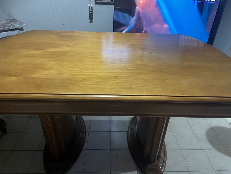 Mesa de sala em bom estado