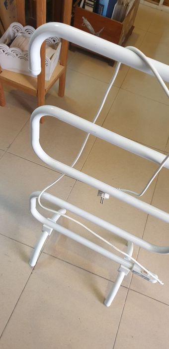 Suporte de toalhas eléctrico