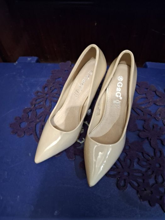 Елегантні бежеві туфлі на шпильці. 39роз.