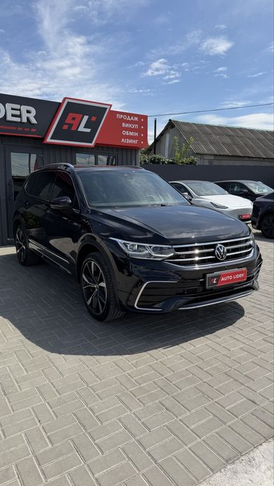 Volkswagen Tiguan SEL R-line Premium Plus 4motion Фольксваген Тігуан 2022 р 2,0 бенз 8АКПП