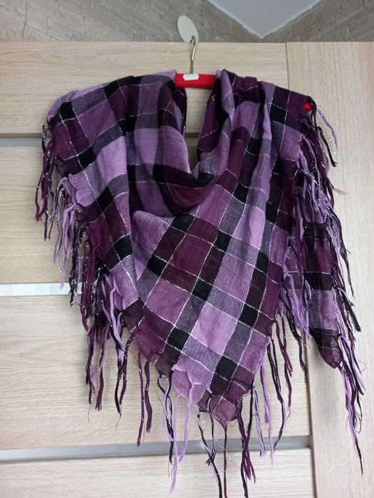 Chusta z frędzlami.