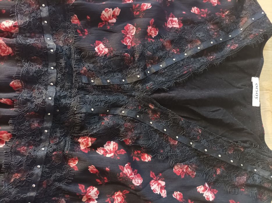 Czarna sukienka do kolan, w kwiaty, rozm. XL