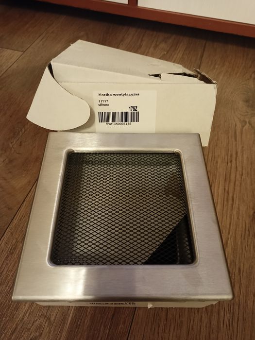 Nowa kratka kominkowa 17x17 i inne. Srebrna, szlifowana.