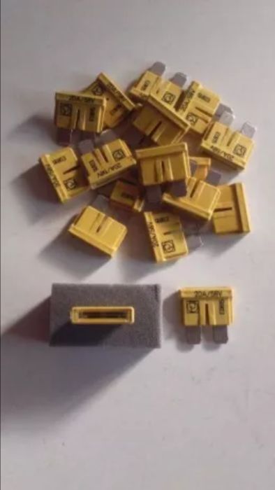 Fusíveis 5A/58V + 10A/58V + 20A/58V novos.