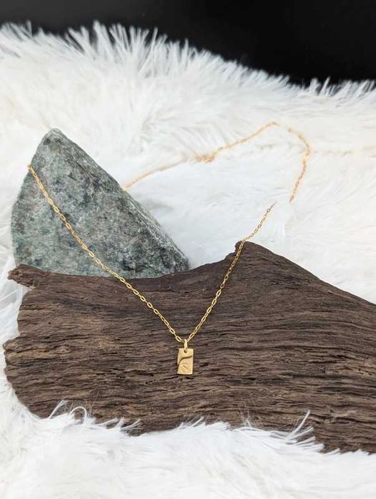 Złoty naszyjnik z literką "S" – stal nierdzewna