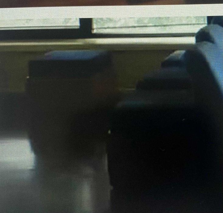 bancos de madeira e tecido