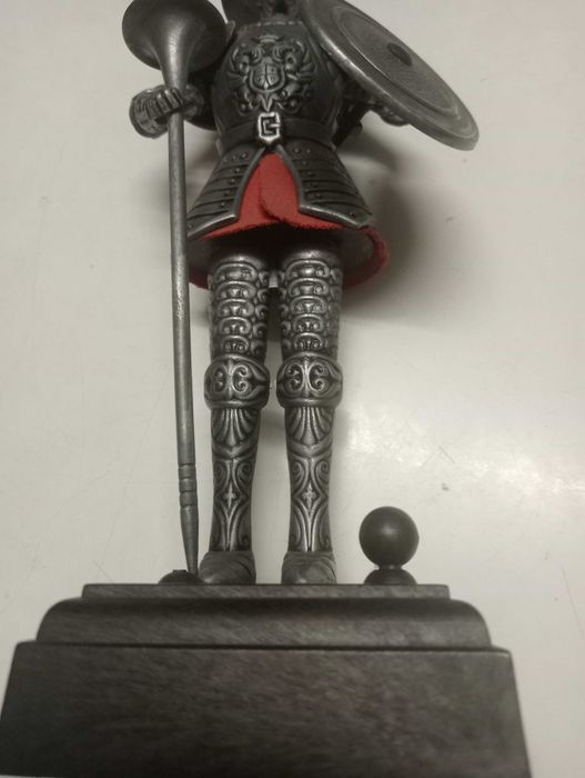 (86) Estatueta de Guerreiro