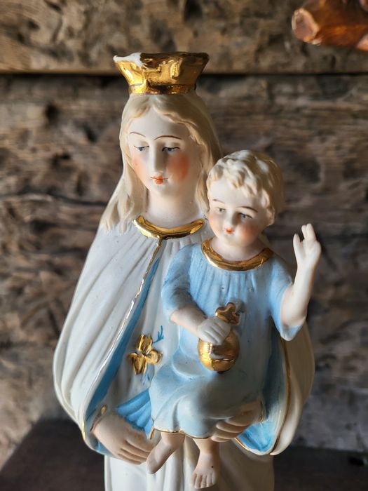 Biskwit Maryja Królowa Matka Boża