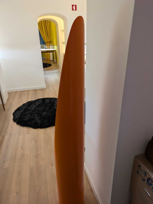 Espelho “Lipstick” de Roger Lecal – Peça de Design / Arte