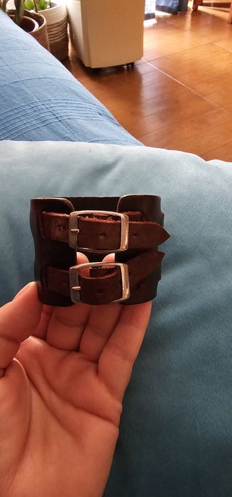 Pulseira artesanal em couro, ajustável