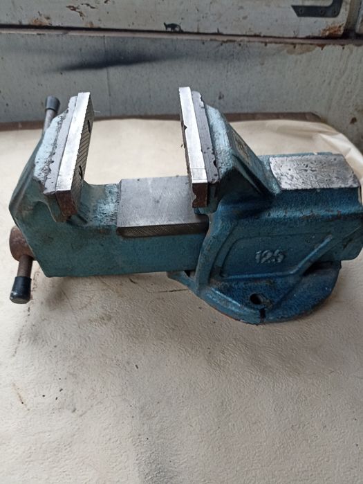 Тиски слесарные производства СССР.