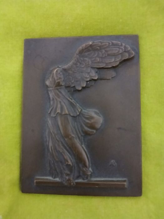 Medalha  em bronze Arte  Arte nova com  inscrição  AB