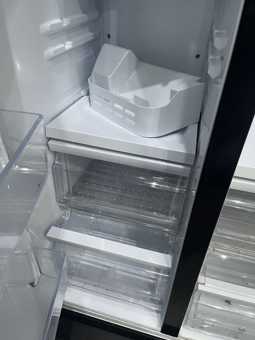 Pułki kostkarka do lodówki Samsung RS7687FHCBC side by side