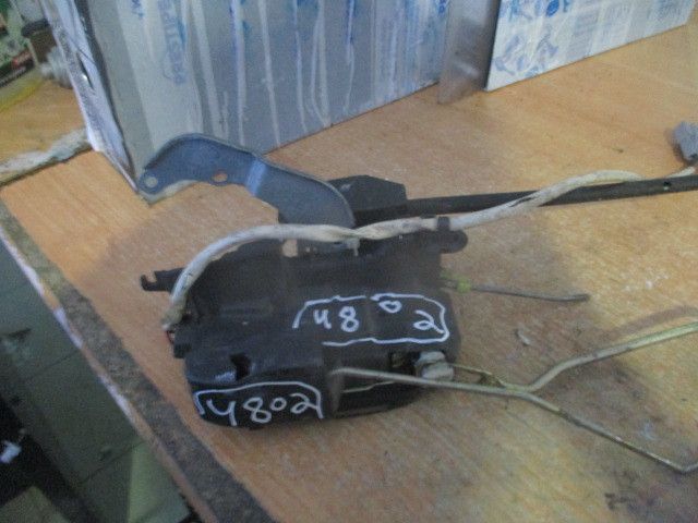 Fechadura / fecho porta frente esquerdo TOYOTA Corolla Liftback (_E11_