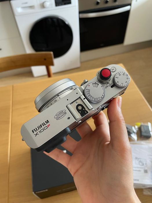 Máquina fotográfica Fujifilm X100F compacta c/ lente objetiva 23mm