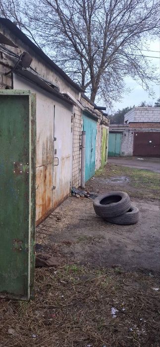 Продам гараж в   Солоницівському отг(с Подвірки )