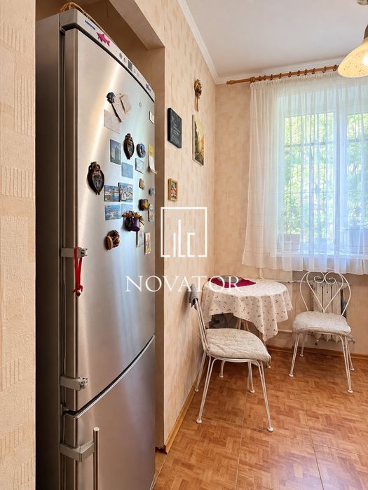 Продам 2-Кімнатну квартиру з доглянутим ремонтом,Київ,10хв до м.Берестейська,централізоване опалення,поруч парк Нивки,в будинку є Укриття, Без Комісії