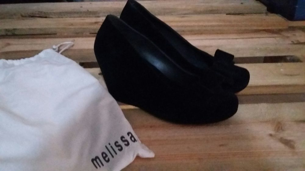 Melissas em veludo novas