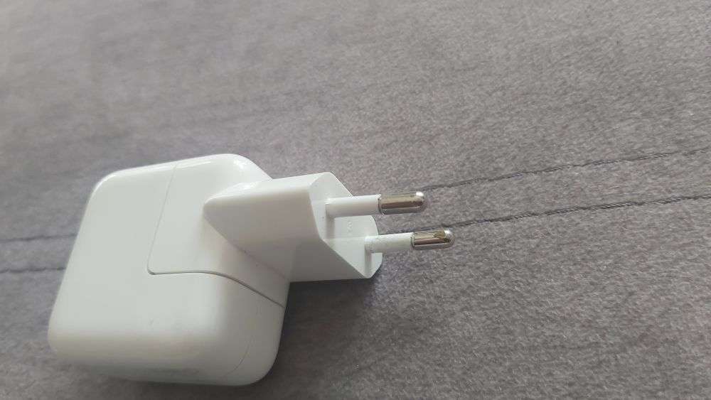 Carregador Apple completo com cabo Lighting e adaptador USB