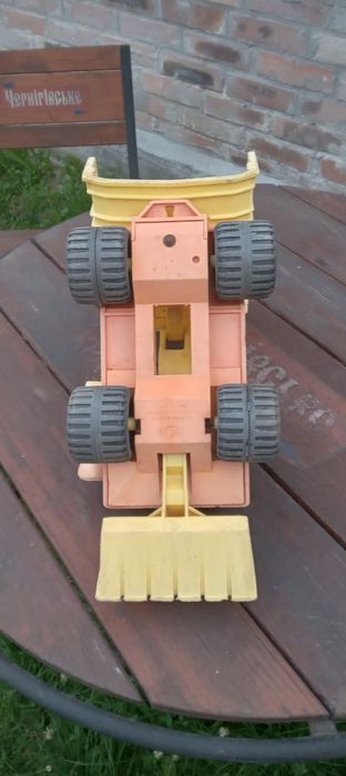 Грузовой самосвал малиш