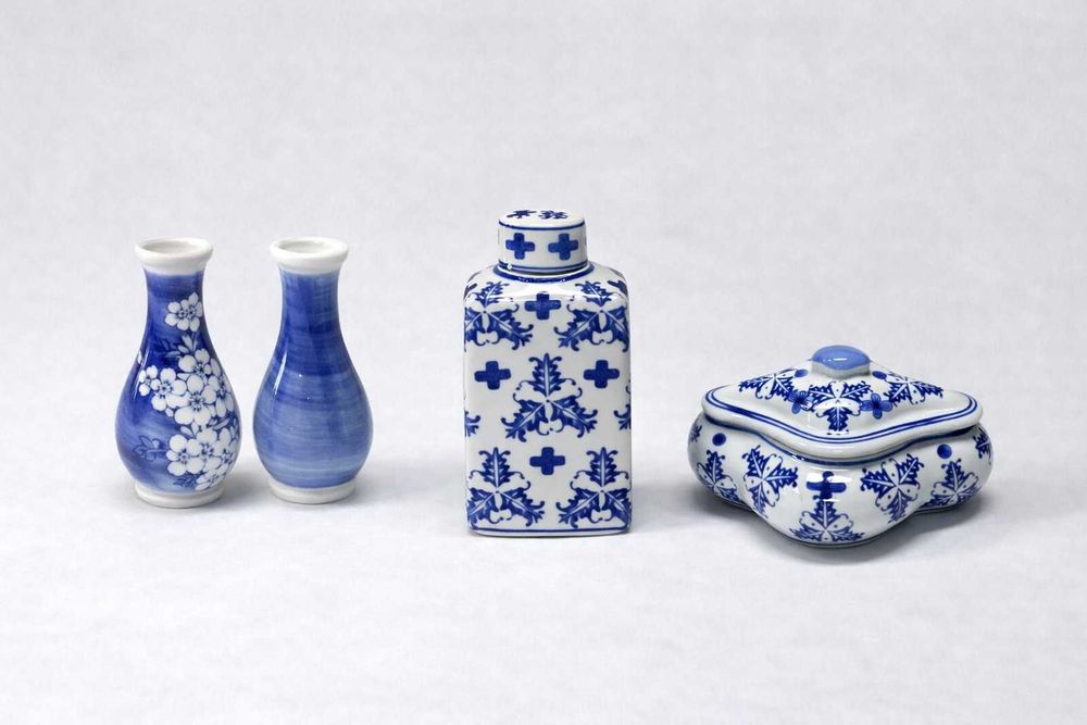 Conjunto de Peças em Porcelana Azul e Branca – Decorativas