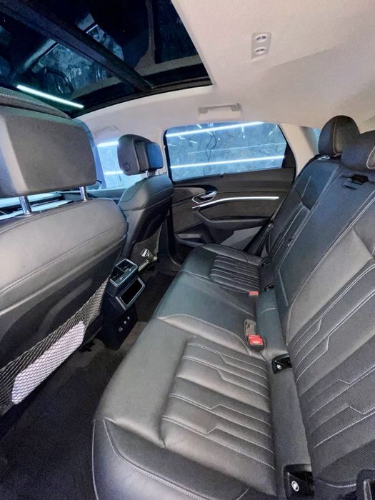 Audi e-tron 2020 VIN WA13AAGE4MB020984 фото оголошення 13 з 22