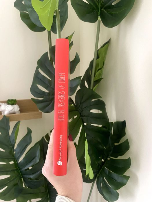 Livro ilustrado "Hidden Treasures od Europe" - novo