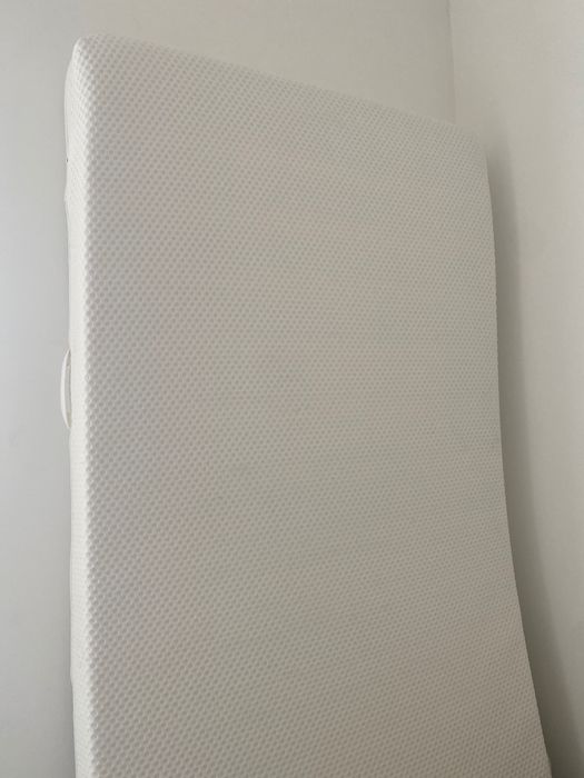 Cama individual IKEA 90x200cm com colchão – bom estado