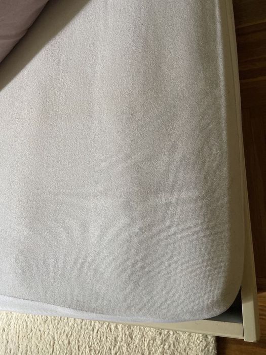 Наматрасник непромокаемый ,  простынь на резинке Турция