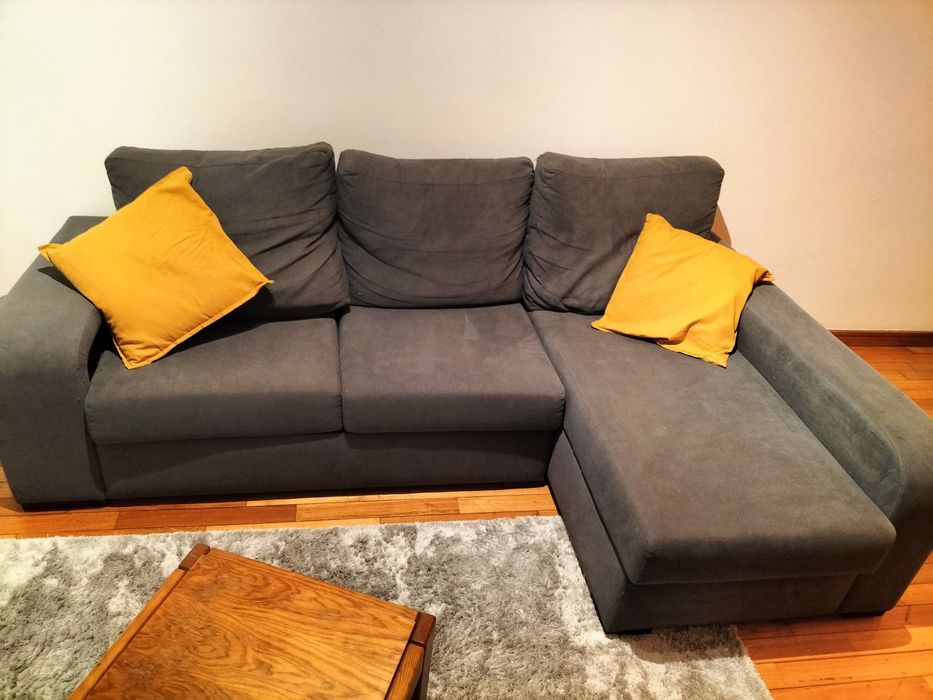 Sofá com chaise longue cinzento