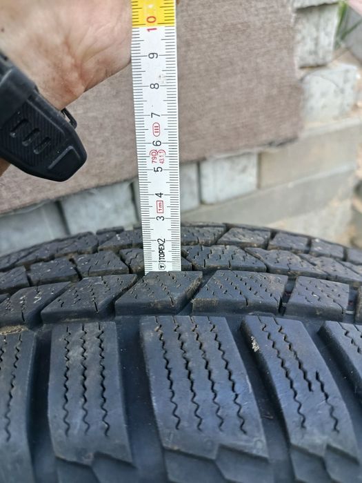 Opony zimowe  215/65 r.16