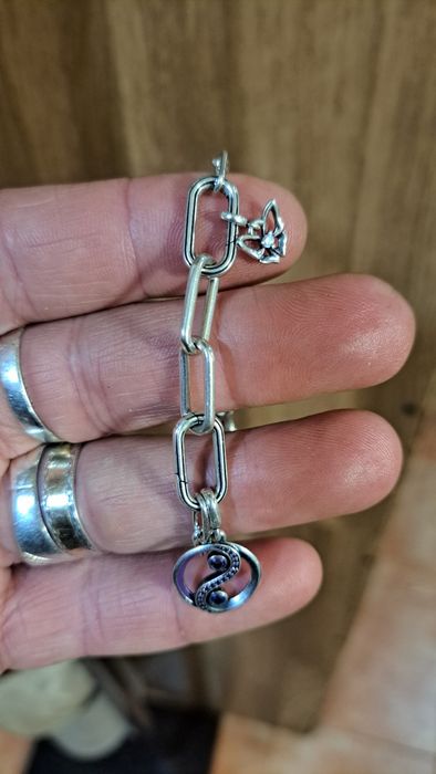 Pulseira  Pandora ME  em prata.
