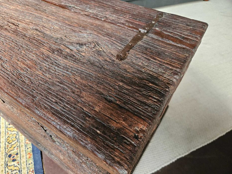 Cómoda / Baú muito antigo - Ideal para decoração - Bom estado geral