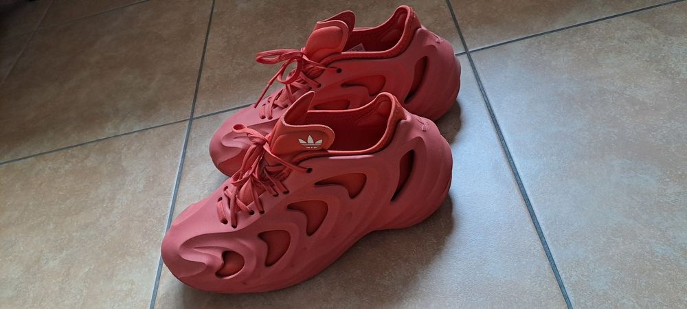 Adidas  buty.       .