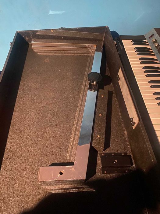 Piano/ Orgão Jumbo 61 R6 com suporte