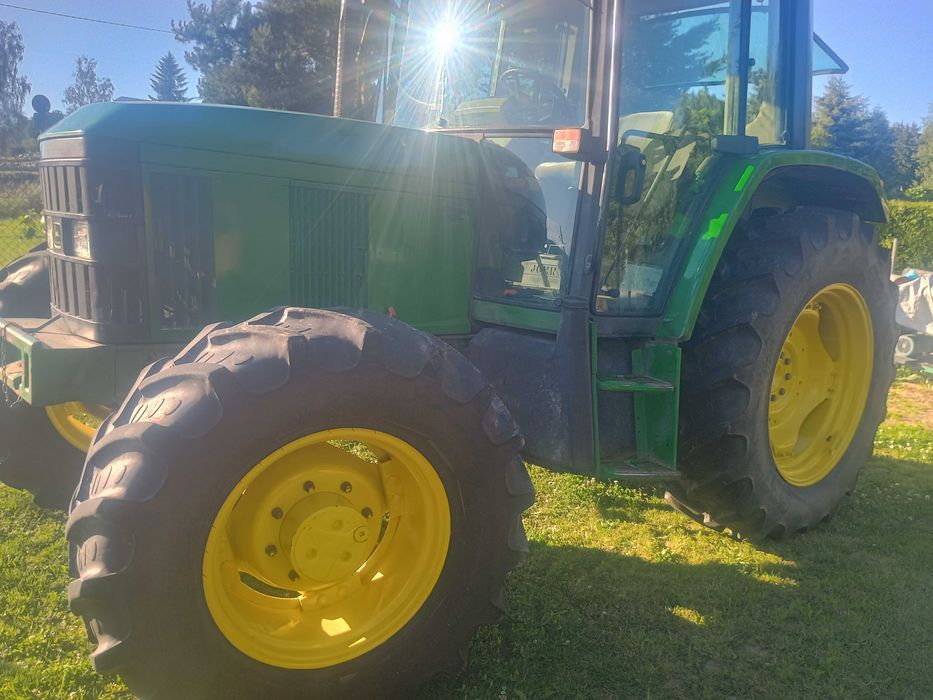 John Deere 6100  John Deere 3300