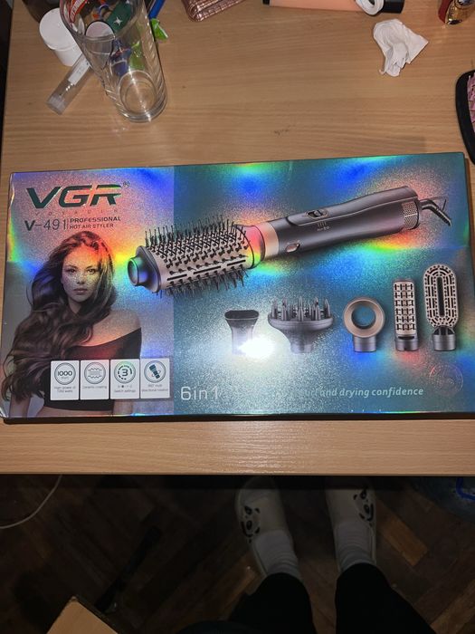 Фен-стайлер VGR V-491 6-в-1 для укладання волосся.
