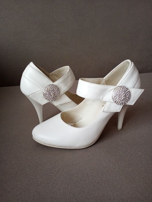 Туфлі весільні білі розмір 34-35