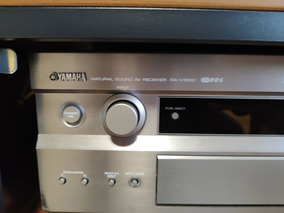 O RX-V1500  7.1 canais da Yamaha