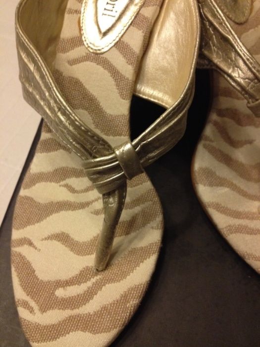 Sandálias douradas - como novas