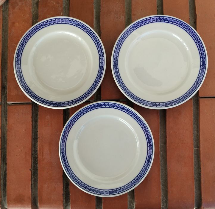 Small porcelain plates and glass saucers