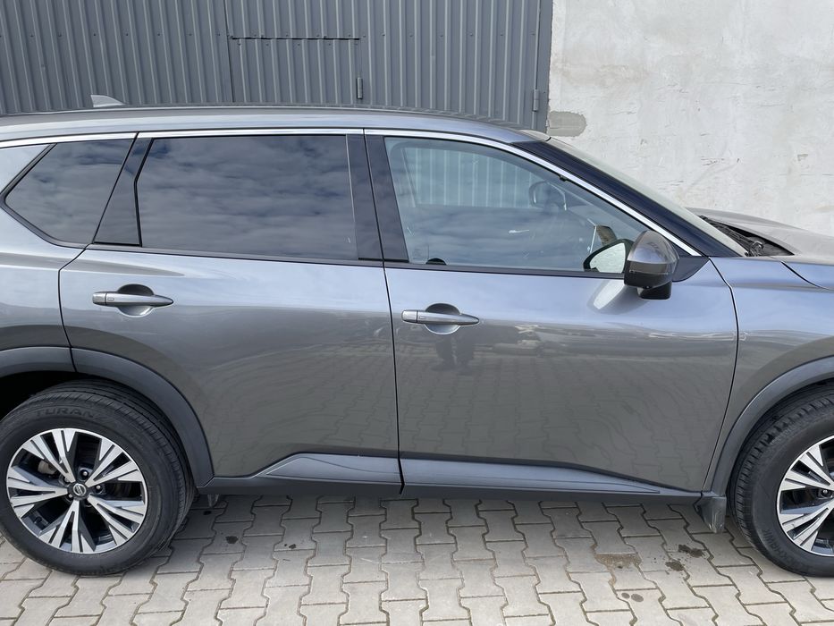 Двері передні задні Nissan Rogue T33 колір KAD