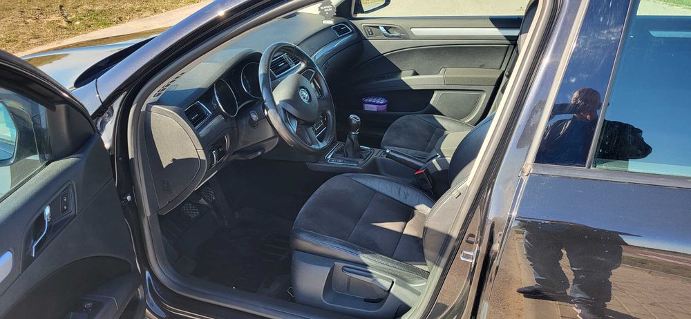 Wynajem samochodu SKODA SUPERB 1,6 MANUAL