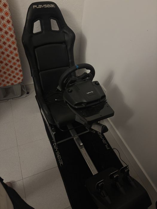Playseat + Logitech G29 Steering Wheel and Pedals