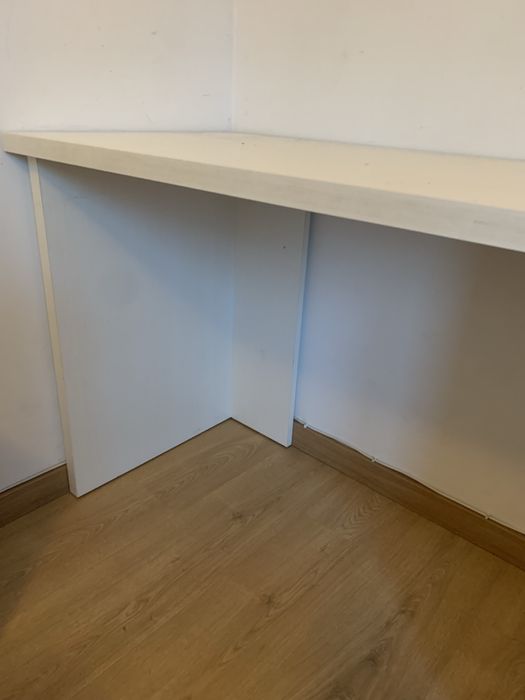 Secretária branca em muito bom estado