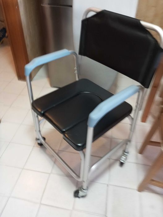Excelente Cadeira Ortopédica e 1 Cadeira de Banho Faro