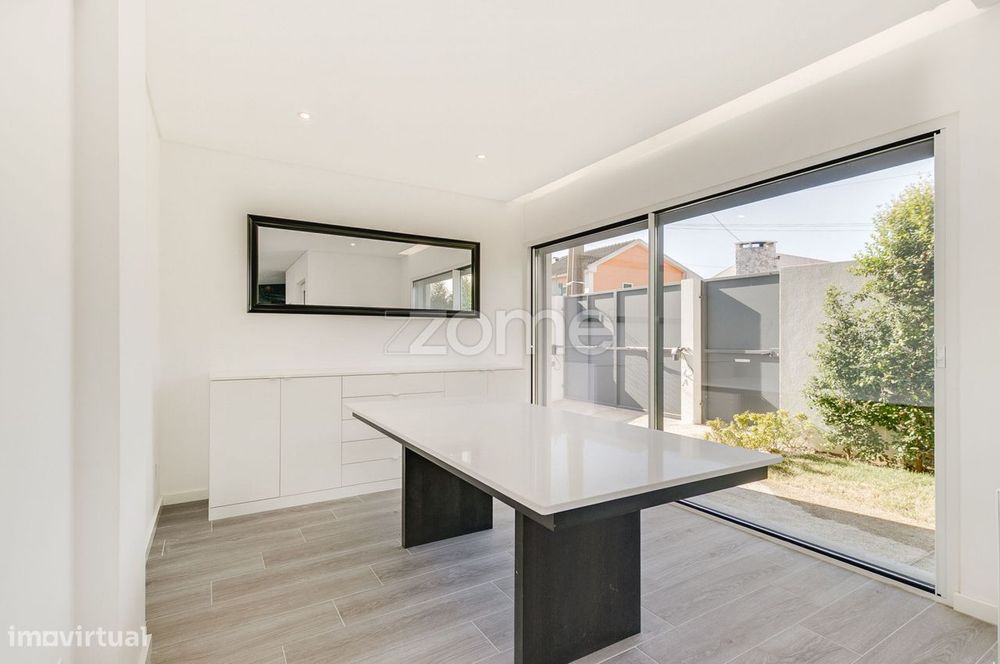 Moradia T3 com Piscina e Jardim no Zambujeiro – Alcabideche